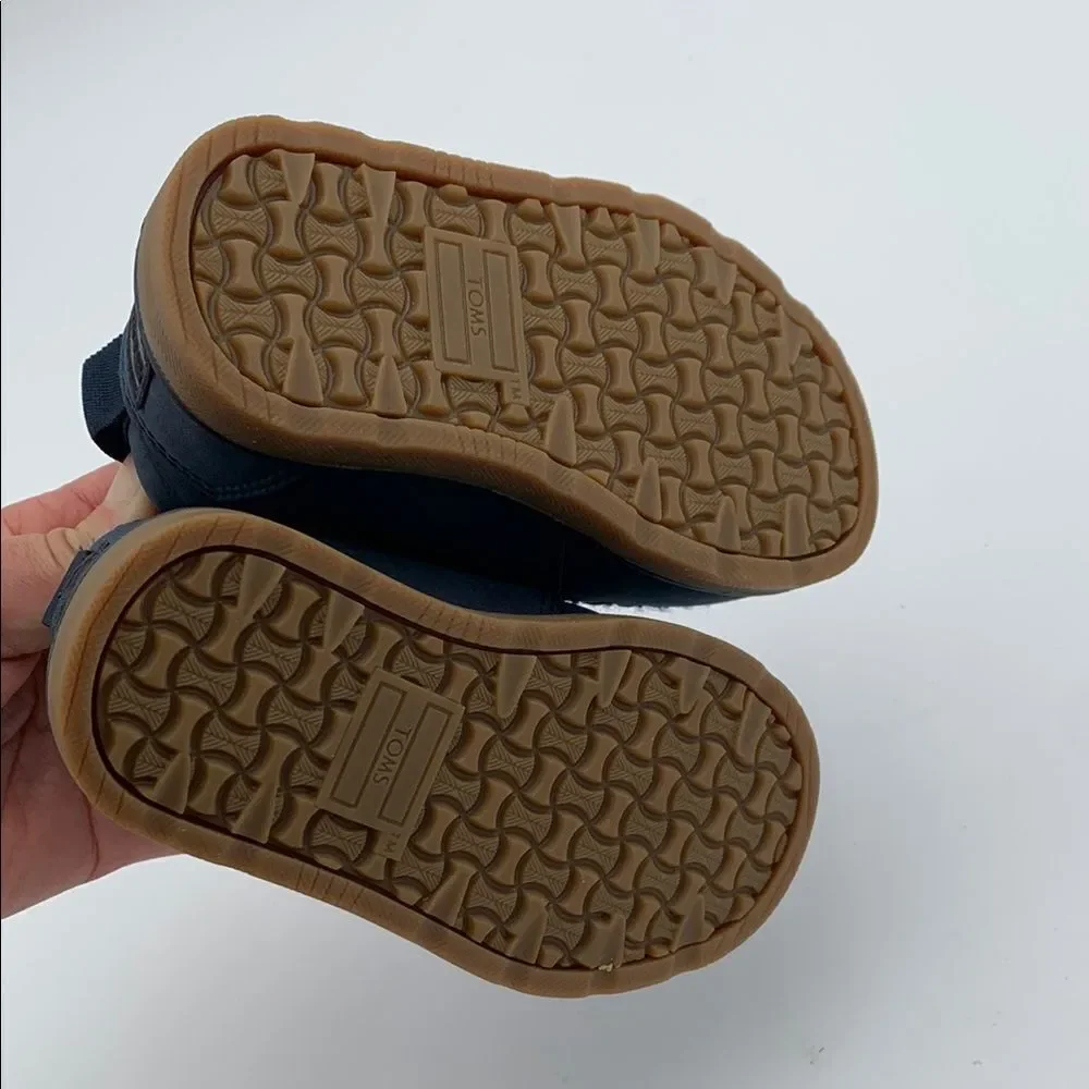 Toms Blue Moccasins with Suede Texture chukka boots size 6 toddler nwot